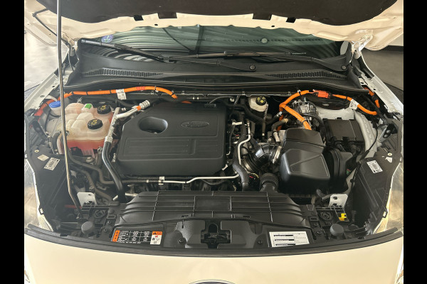 Ford Kuga 2.5 PHEV Titanium | Automatische Deurrandbescherming | Achterbank verstelbaar | Afneembare trekhaak