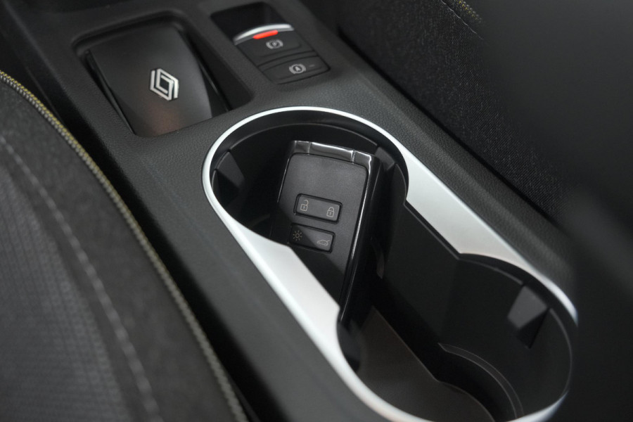 Renault Captur 1.6 E-Tech full hybrid 145 Techno | Adaptieve Cruise Control | Camera | Dodehoekdetectie | Apple Carplay | 18 Inch Lichtmetalen Velgen