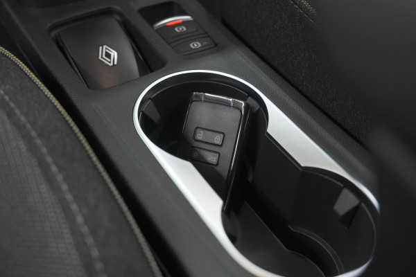 Renault Captur 1.6 E-Tech full hybrid 145 Techno | Adaptieve Cruise Control | Camera | Dodehoekdetectie | Apple Carplay | 18 Inch Lichtmetalen Velgen
