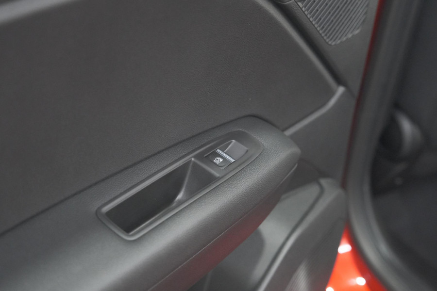 Renault Captur 1.6 E-Tech full hybrid 145 Techno | Adaptieve Cruise Control | Camera | Dodehoekdetectie | Apple Carplay | 18 Inch Lichtmetalen Velgen