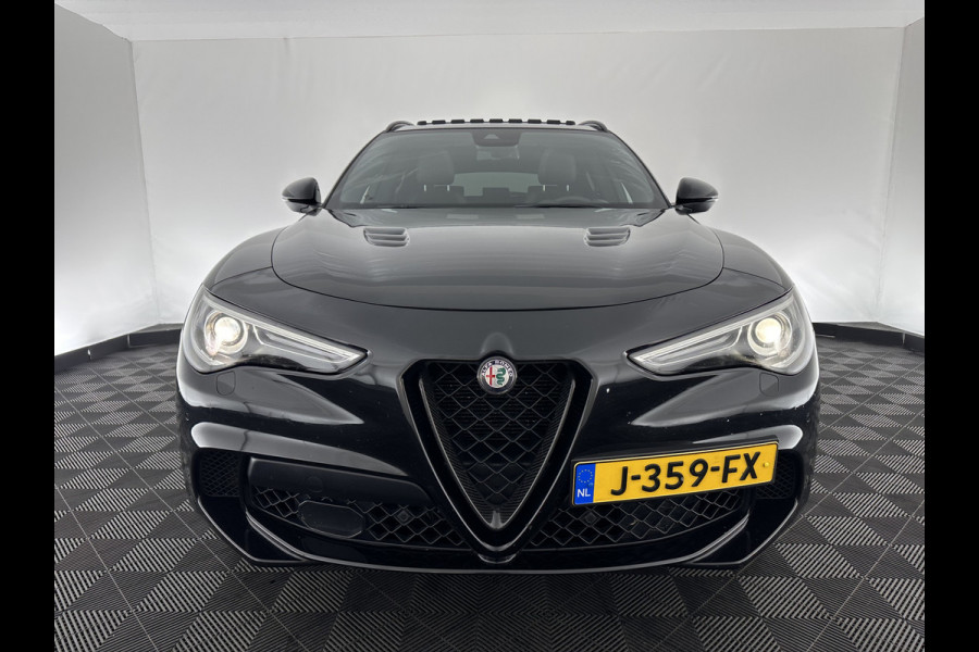 Alfa Romeo Stelvio 2.9 V6 AWD Quadrifoglio (INCL-BTW) Aut. *PANO | LEATHER-ALCANTARA | XENON | ADAPTIVE-CRUISE | BLIND-SPOT | HARMAN/KARDON | MEMORY-PACK | HEATED-SPORTSEATS | DAB+ | KEYLESS | CARPLAY | NAVI-FULLMAP | CARBON-INLAY |