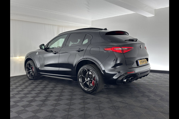 Alfa Romeo Stelvio 2.9 V6 AWD Quadrifoglio (INCL-BTW) Aut. *PANO | LEATHER-ALCANTARA | XENON | ADAPTIVE-CRUISE | BLIND-SPOT | HARMAN/KARDON | MEMORY-PACK | HEATED-SPORTSEATS | DAB+ | KEYLESS | CARPLAY | NAVI-FULLMAP | CARBON-INLAY |