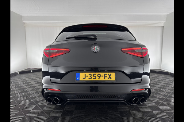 Alfa Romeo Stelvio 2.9 V6 AWD Quadrifoglio (INCL-BTW) Aut. *PANO | LEATHER-ALCANTARA | XENON | ADAPTIVE-CRUISE | BLIND-SPOT | HARMAN/KARDON | MEMORY-PACK | HEATED-SPORTSEATS | DAB+ | KEYLESS | CARPLAY | NAVI-FULLMAP | CARBON-INLAY |