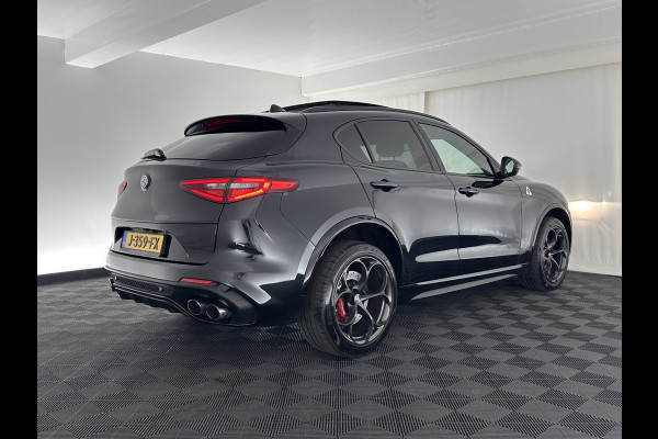 Alfa Romeo Stelvio 2.9 V6 AWD Quadrifoglio (INCL-BTW) Aut. *PANO | LEATHER-ALCANTARA | XENON | ADAPTIVE-CRUISE | BLIND-SPOT | HARMAN/KARDON | MEMORY-PACK | HEATED-SPORTSEATS | DAB+ | KEYLESS | CARPLAY | NAVI-FULLMAP | CARBON-INLAY |