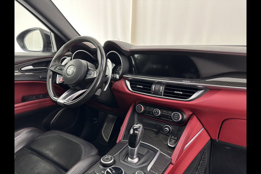 Alfa Romeo Stelvio 2.9 V6 AWD Quadrifoglio (INCL-BTW) Aut. *PANO | LEATHER-ALCANTARA | XENON | ADAPTIVE-CRUISE | BLIND-SPOT | HARMAN/KARDON | MEMORY-PACK | HEATED-SPORTSEATS | DAB+ | KEYLESS | CARPLAY | NAVI-FULLMAP | CARBON-INLAY |