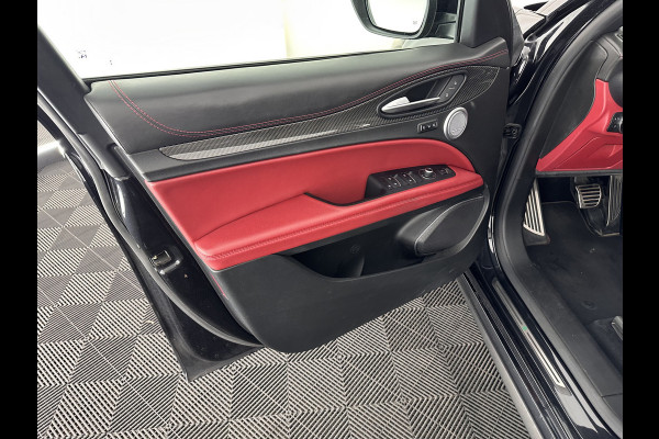 Alfa Romeo Stelvio 2.9 V6 AWD Quadrifoglio (INCL-BTW) Aut. *PANO | LEATHER-ALCANTARA | XENON | ADAPTIVE-CRUISE | BLIND-SPOT | HARMAN/KARDON | MEMORY-PACK | HEATED-SPORTSEATS | DAB+ | KEYLESS | CARPLAY | NAVI-FULLMAP | CARBON-INLAY |