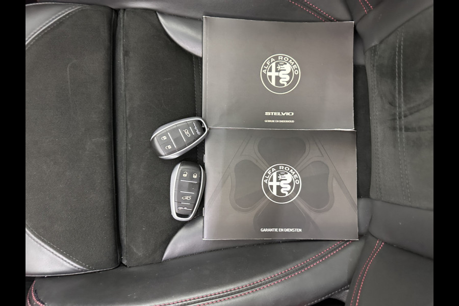 Alfa Romeo Stelvio 2.9 V6 AWD Quadrifoglio (INCL-BTW) Aut. *PANO | LEATHER-ALCANTARA | XENON | ADAPTIVE-CRUISE | BLIND-SPOT | HARMAN/KARDON | MEMORY-PACK | HEATED-SPORTSEATS | DAB+ | KEYLESS | CARPLAY | NAVI-FULLMAP | CARBON-INLAY |