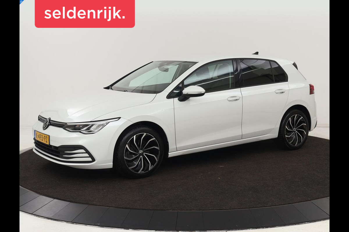 Volkswagen Golf 1.5 TSI Life | Camera | Carplay | Adaptive cruise | Sfeerverlichting | Navigatie | Full LED | Getint glas | Climate control