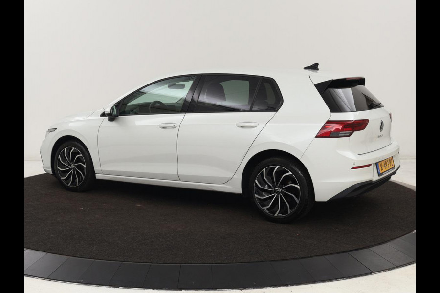 Volkswagen Golf 1.5 TSI Life | Camera | Carplay | Adaptive cruise | Sfeerverlichting | Navigatie | Full LED | Getint glas | Climate control