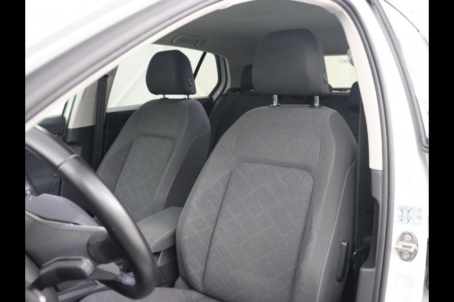 Volkswagen Golf 1.5 TSI Life | Camera | Carplay | Adaptive cruise | Sfeerverlichting | Navigatie | Full LED | Getint glas | Climate control