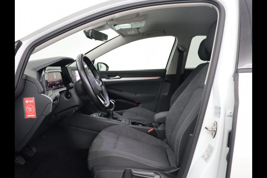 Volkswagen Golf 1.5 TSI Life | Camera | Carplay | Adaptive cruise | Sfeerverlichting | Navigatie | Full LED | Getint glas | Climate control
