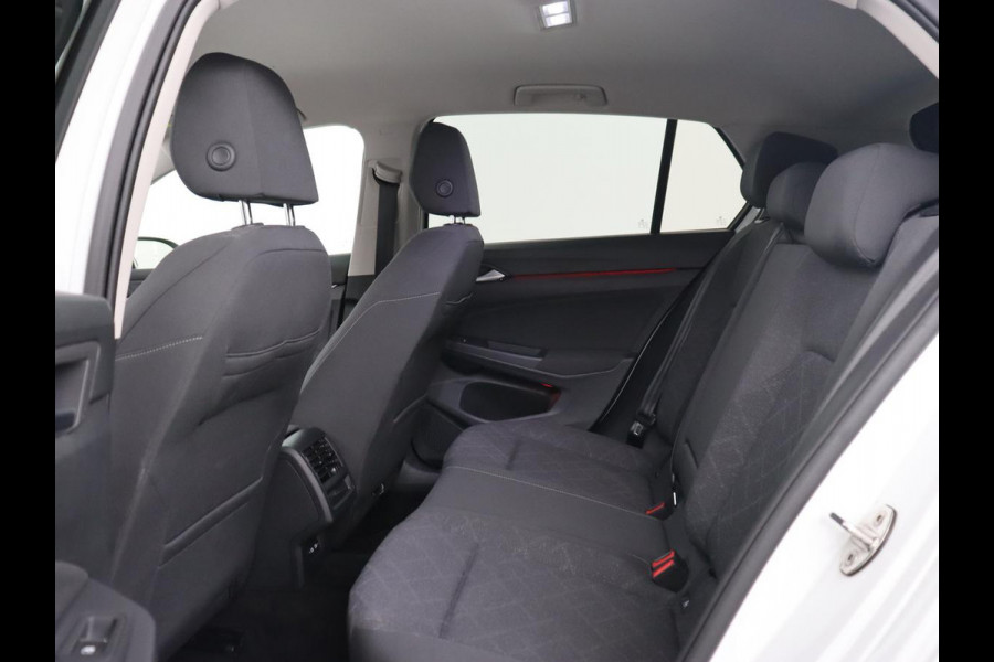 Volkswagen Golf 1.5 TSI Life | Camera | Carplay | Adaptive cruise | Sfeerverlichting | Navigatie | Full LED | Getint glas | Climate control