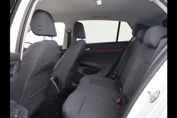 Volkswagen Golf 1.5 TSI Life | Camera | Carplay | Adaptive cruise | Sfeerverlichting | Navigatie | Full LED | Getint glas | Climate control