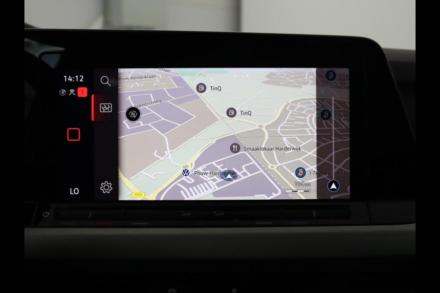 Volkswagen Golf 1.5 TSI Life | Camera | Carplay | Adaptive cruise | Sfeerverlichting | Navigatie | Full LED | Getint glas | Climate control