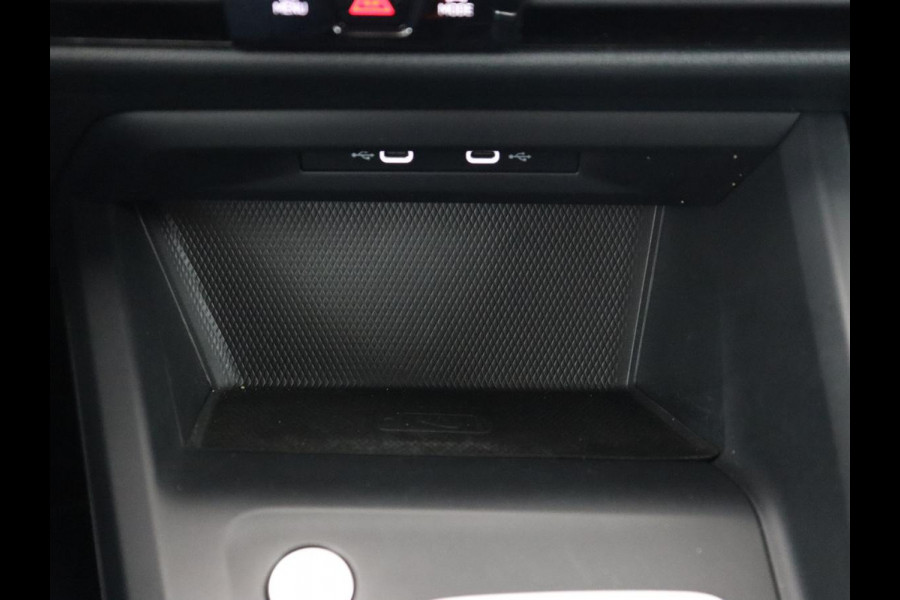 Volkswagen Golf 1.5 TSI Life | Camera | Carplay | Adaptive cruise | Sfeerverlichting | Navigatie | Full LED | Getint glas | Climate control