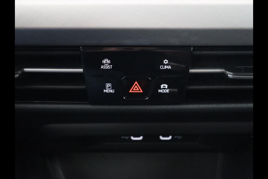 Volkswagen Golf 1.5 TSI Life | Camera | Carplay | Adaptive cruise | Sfeerverlichting | Navigatie | Full LED | Getint glas | Climate control