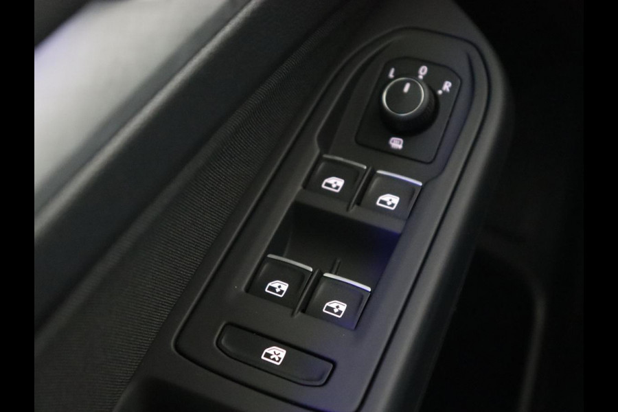 Volkswagen Golf 1.5 TSI Life | Camera | Carplay | Adaptive cruise | Sfeerverlichting | Navigatie | Full LED | Getint glas | Climate control