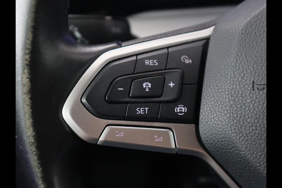 Volkswagen Golf 1.5 TSI Life | Camera | Carplay | Adaptive cruise | Sfeerverlichting | Navigatie | Full LED | Getint glas | Climate control