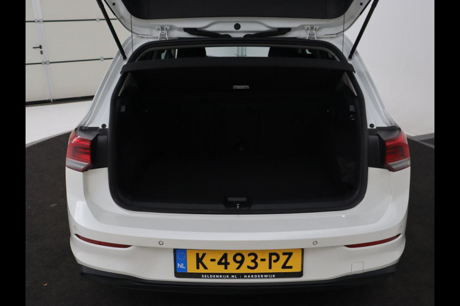 Volkswagen Golf 1.5 TSI Life | Camera | Carplay | Adaptive cruise | Sfeerverlichting | Navigatie | Full LED | Getint glas | Climate control