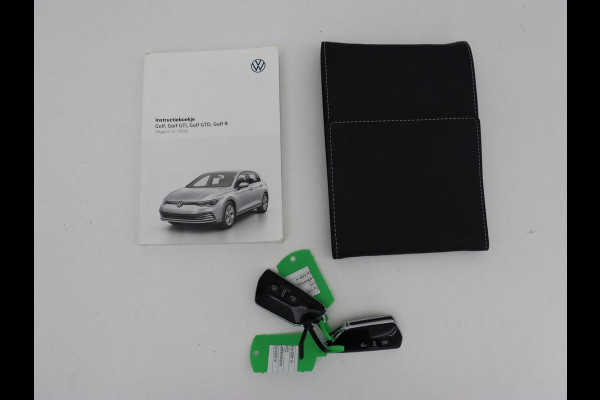 Volkswagen Golf 1.5 TSI Life | Camera | Carplay | Adaptive cruise | Sfeerverlichting | Navigatie | Full LED | Getint glas | Climate control