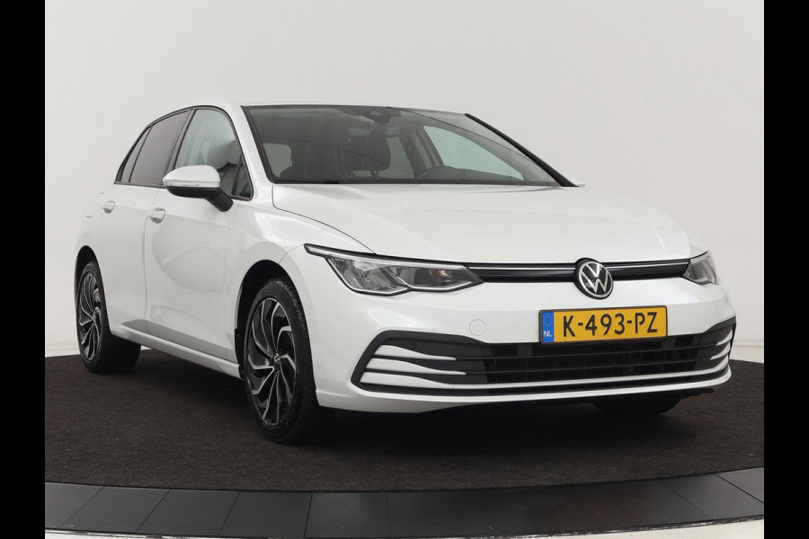 Volkswagen Golf 1.5 TSI Life | Camera | Carplay | Adaptive cruise | Sfeerverlichting | Navigatie | Full LED | Getint glas | Climate control