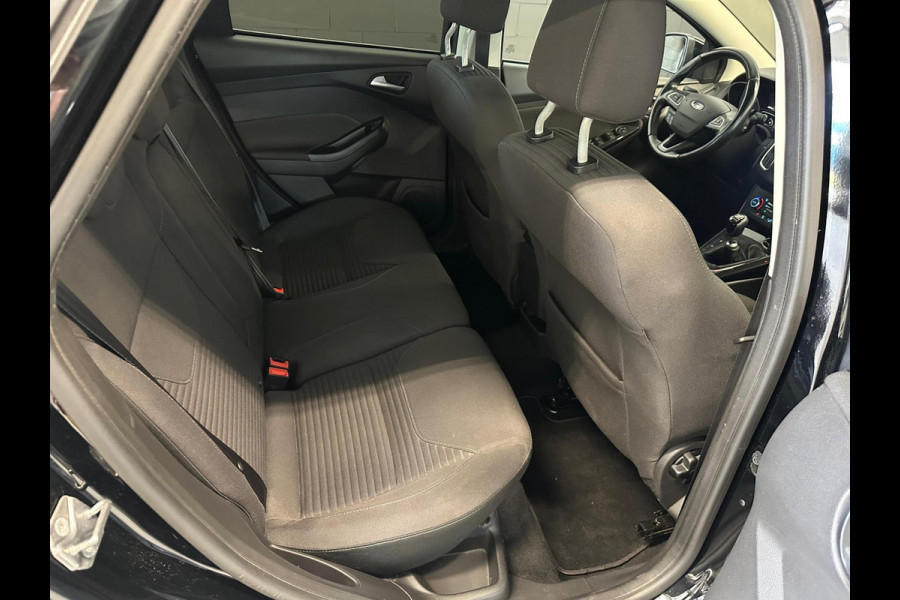 Ford FOCUS Wagon 1.0 Lease Edition Titanium Camera! Navigatie! Stoelverwarming!