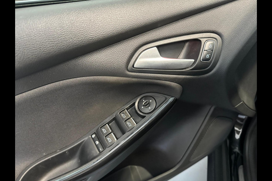 Ford FOCUS Wagon 1.0 Lease Edition Titanium Camera! Navigatie! Stoelverwarming!
