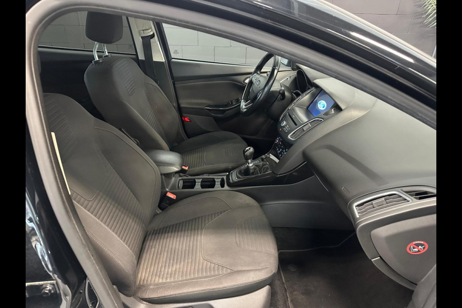 Ford FOCUS Wagon 1.0 Lease Edition Titanium Camera! Navigatie! Stoelverwarming!