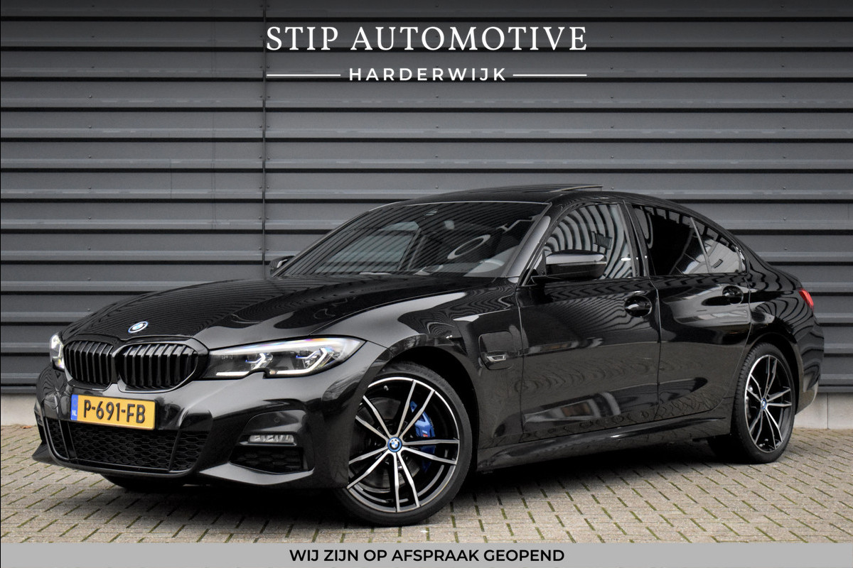 BMW 3 Serie High Executive M Sport Shadow | Schuif/Kanteldak | Laser Light | Head-Up | CarPlay | 19'' Velgen | Donker Getint Glas | BMW 3 Serie High Executive M Sport Shadow | Schuif/Kanteldak | Laser Light | Head-Up | CarPlay | 19'' Velgen | Donker Getint Glas |