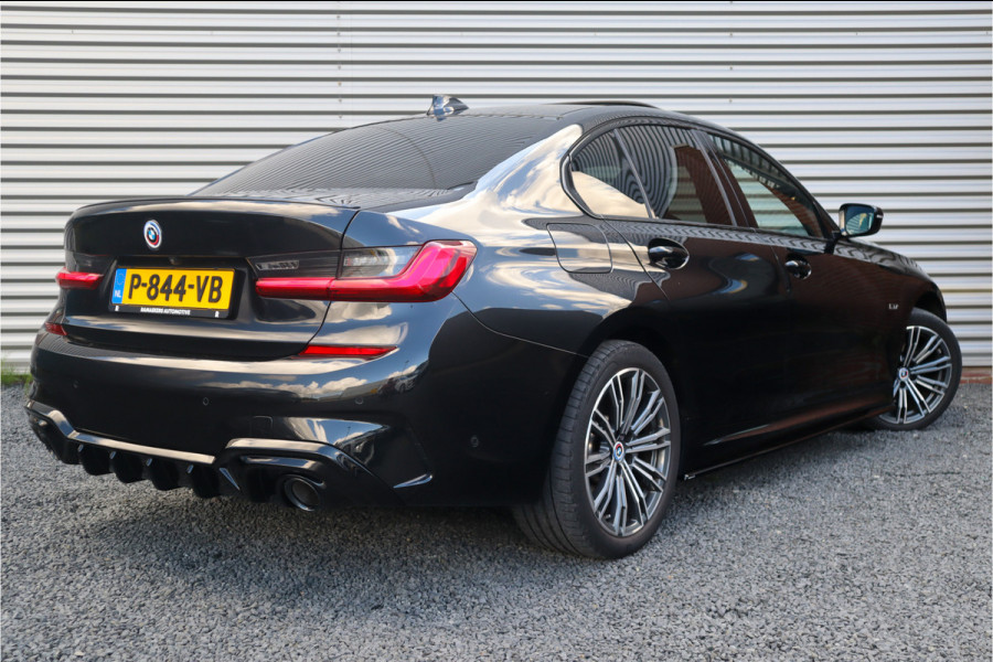 BMW 3-serie 320e M-Sport Glazen dak / HiFi / 50 Jahre / Camera / M Performance