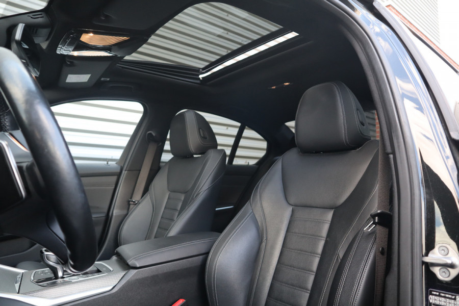BMW 3-serie 320e M-Sport Glazen dak / HiFi / 50 Jahre / Camera / M Performance