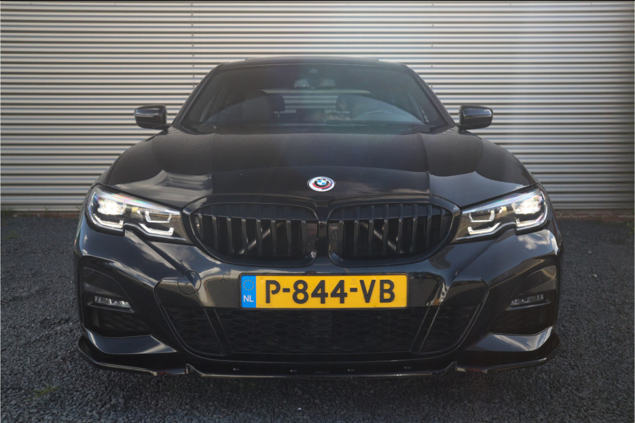BMW 3-serie 320e M-Sport Glazen dak / HiFi / 50 Jahre / Camera / M Performance