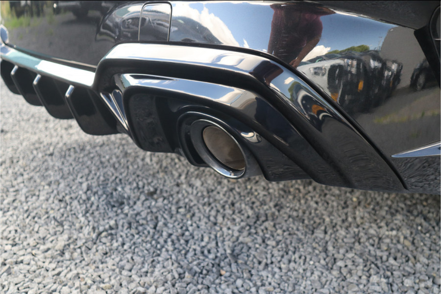 BMW 3-serie 320e M-Sport Glazen dak / HiFi / 50 Jahre / Camera / M Performance