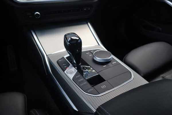 BMW 3-serie 320e M-Sport Glazen dak / HiFi / 50 Jahre / Camera / M Performance