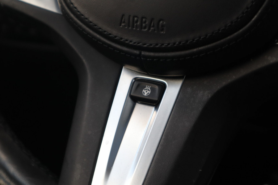 BMW 3-serie 320e M-Sport Glazen dak / HiFi / 50 Jahre / Camera / M Performance