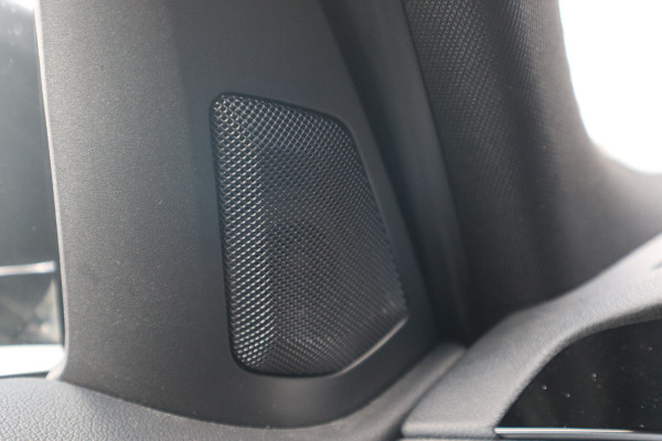 BMW 3-serie 320e M-Sport Glazen dak / HiFi / 50 Jahre / Camera / M Performance