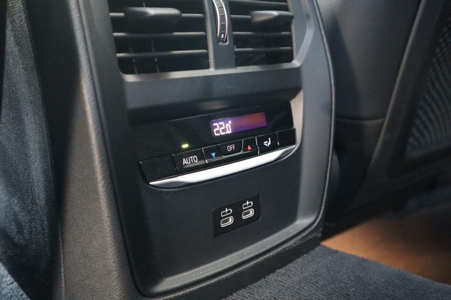 BMW 3-serie 320e M-Sport Glazen dak / HiFi / 50 Jahre / Camera / M Performance