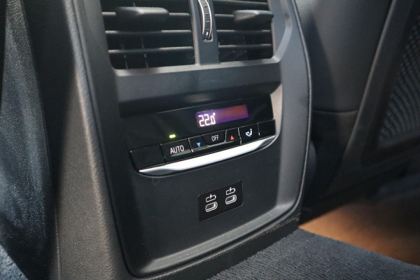 BMW 3-serie 320e M-Sport Glazen dak / HiFi / 50 Jahre / Camera / M Performance