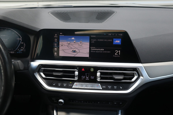BMW 3-serie 320e M-Sport Glazen dak / HiFi / 50 Jahre / Camera / M Performance