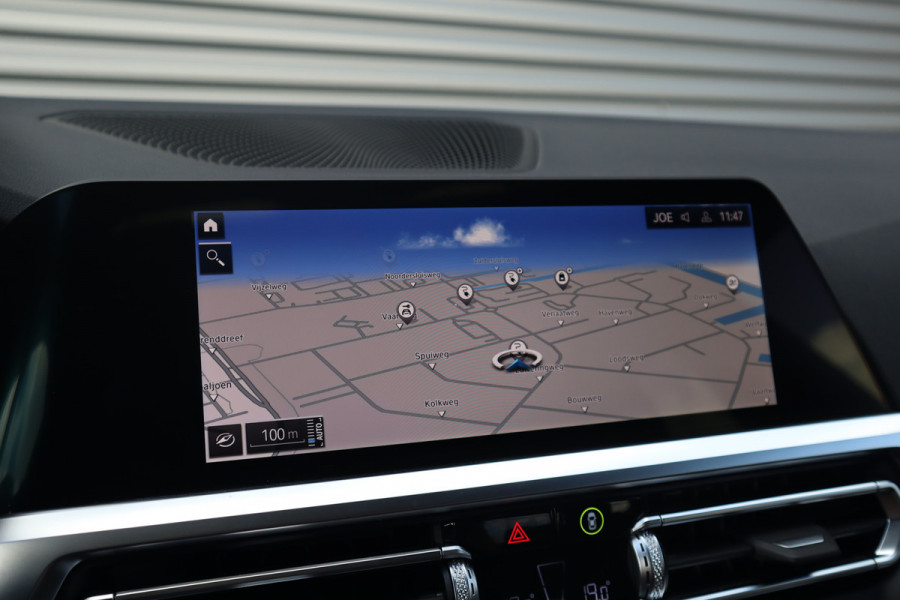 BMW 3-serie 320e M-Sport Glazen dak / HiFi / 50 Jahre / Camera / M Performance