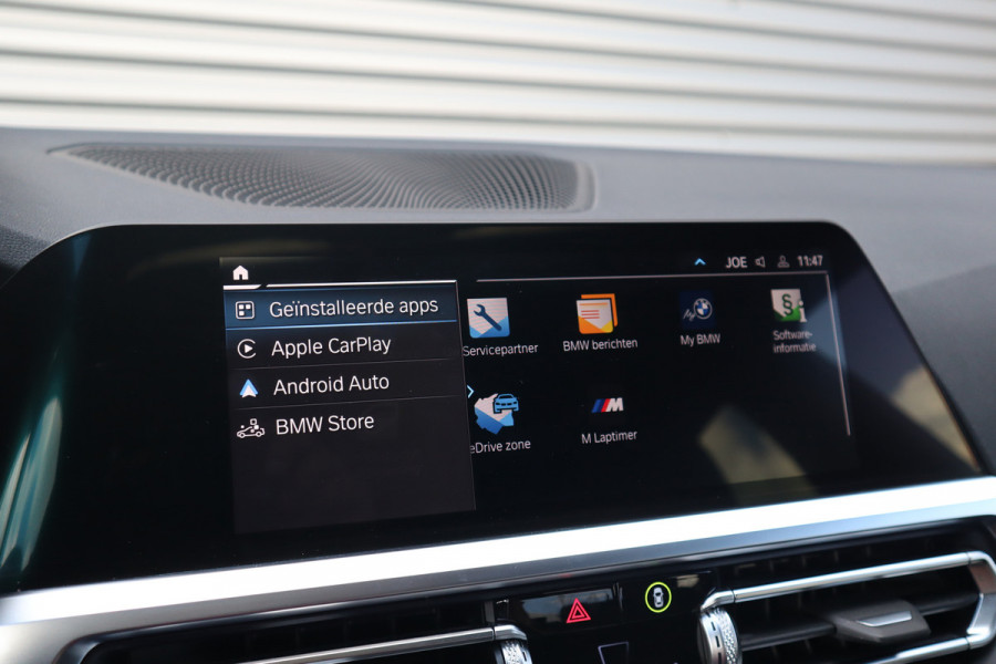 BMW 3-serie 320e M-Sport Glazen dak / HiFi / 50 Jahre / Camera / M Performance