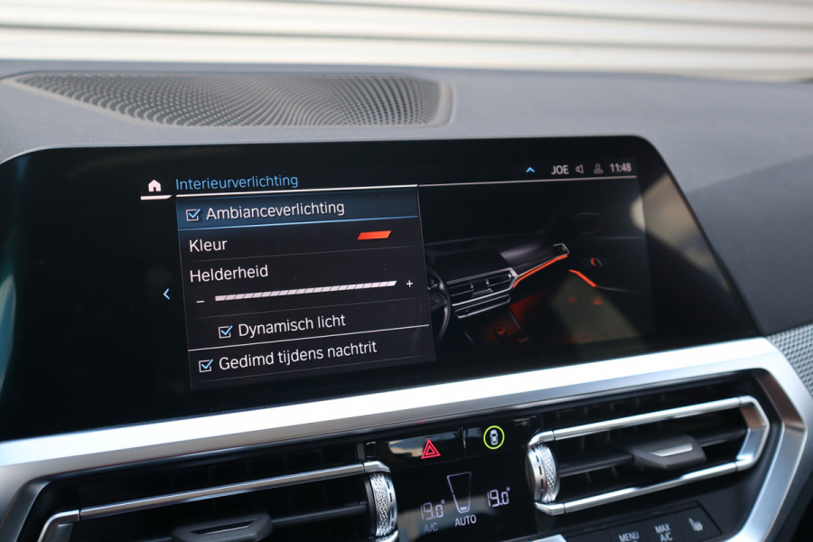 BMW 3-serie 320e M-Sport Glazen dak / HiFi / 50 Jahre / Camera / M Performance