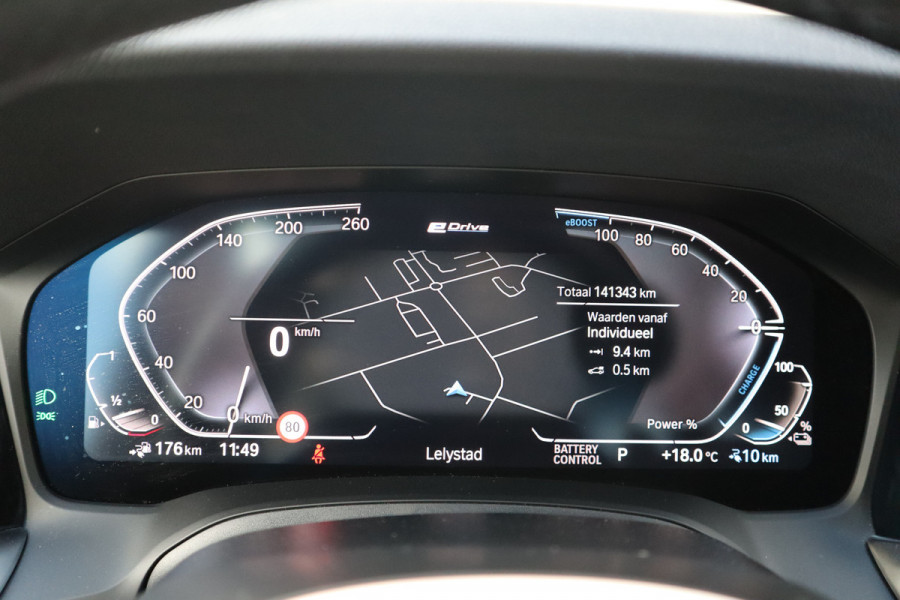 BMW 3-serie 320e M-Sport Glazen dak / HiFi / 50 Jahre / Camera / M Performance
