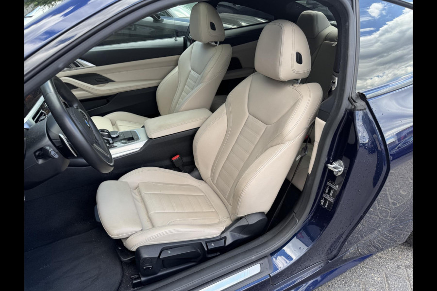BMW 4 Serie Coupé 430i High Executive M-Sport | Panoramadak | Carbon | Head-Up Display | Camera | Harmon Kardon |