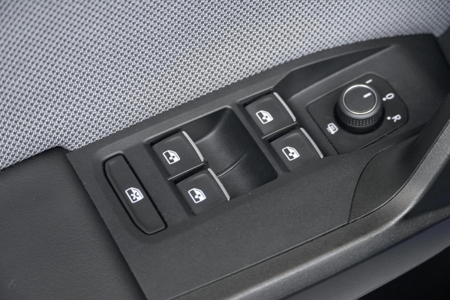 Seat Leon 1.0 TSI Style Launch Edition | CarPlay | Virtual | Acc | Camera | Pdc | Climate |