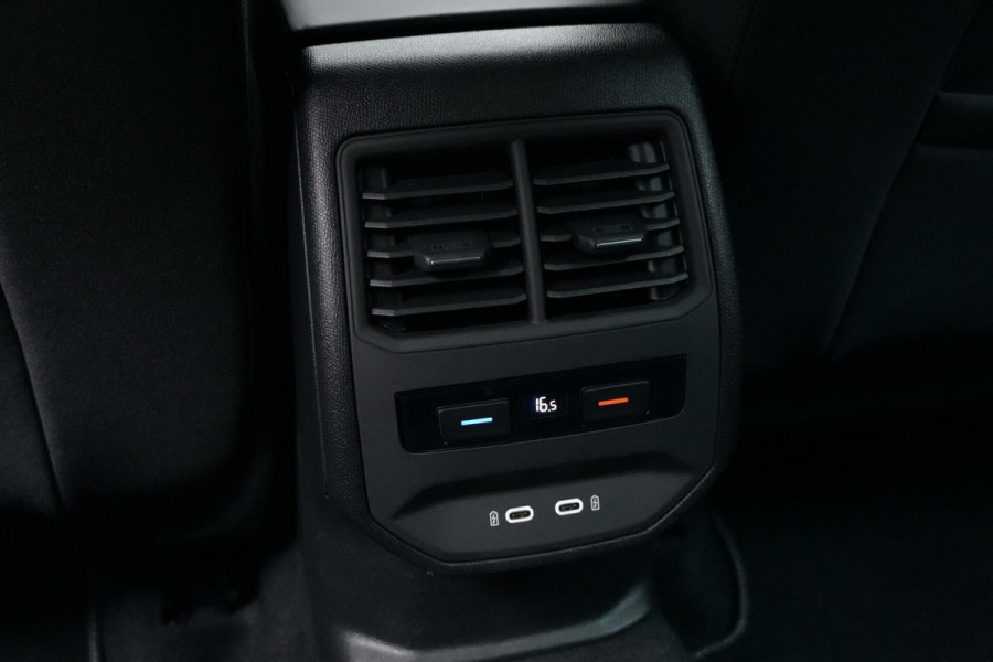 Seat Leon 1.0 TSI Style Launch Edition | CarPlay | Virtual | Acc | Camera | Pdc | Climate |