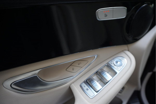 Mercedes-Benz GLC 200 Business Solution Limited | Origineel NL | Panoramadak | Trekhaak | Adaptive + Lane Departure | 360 camera | Apple Carplay | Geperforreerd lederen interieur | AMG sportvelgen