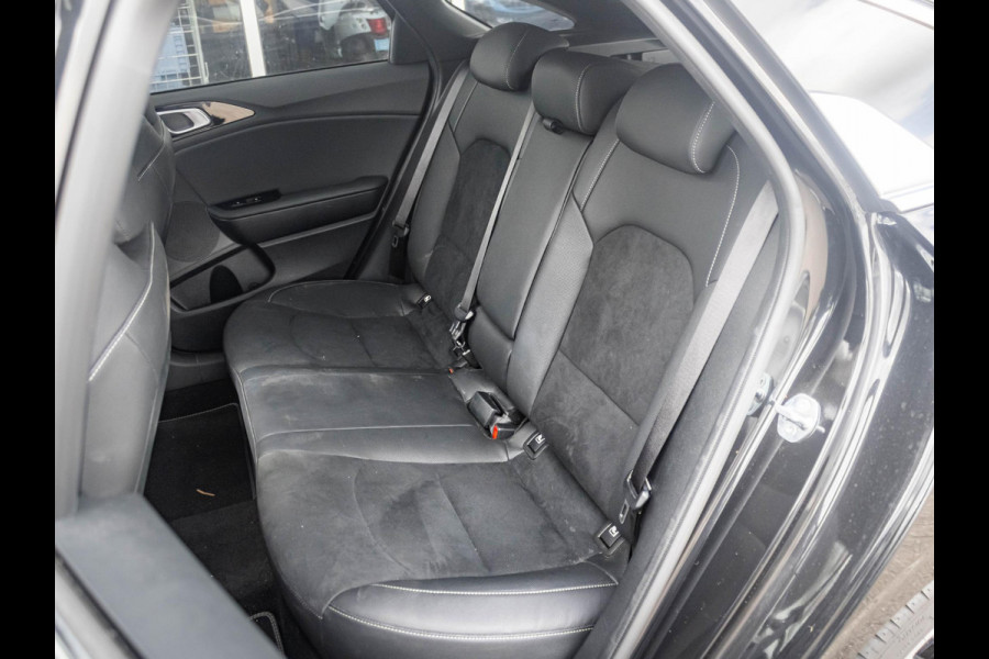 Kia ProCeed 1.5 T-GDi GT-PlusLine | Automaat | Pano dak | 18" velgen | Clima | Cruise | GT interieur