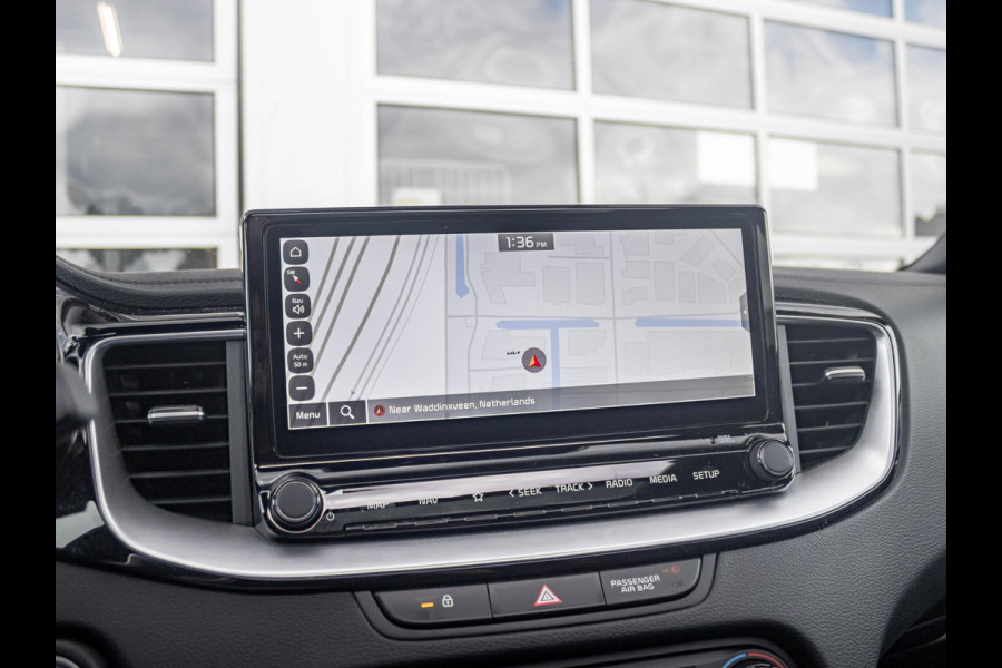 Kia ProCeed 1.5 T-GDi GT-PlusLine | Automaat | Pano dak | 18" velgen | Clima | Cruise | GT interieur