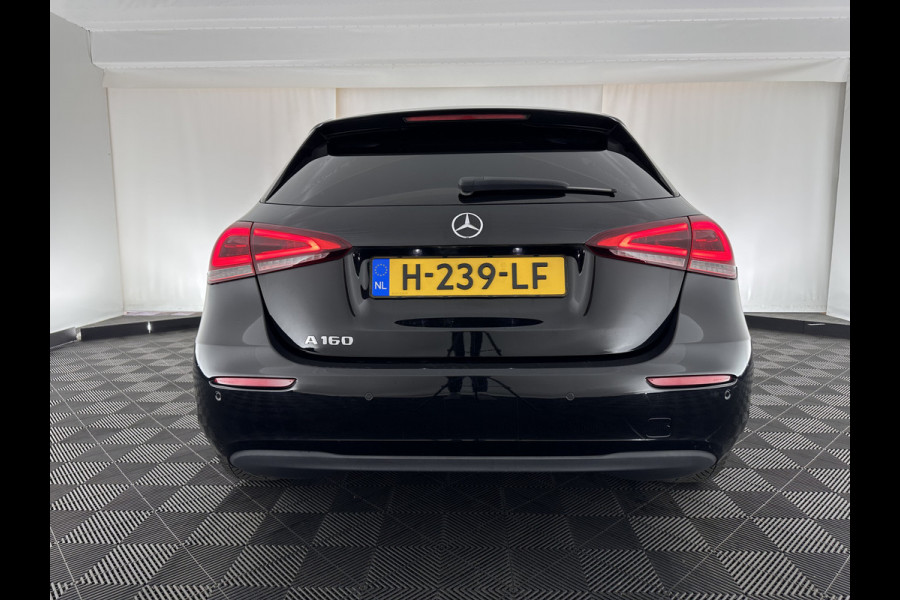 Mercedes-Benz A-Klasse 160 Business Solution (INCL-BTW) *LEATHER- FABRIC | FULL-LED | WIDE-SCREEN-COCKPIT | CAMERA | NAVI-FULLMAP | HEATED-COMFORTSEATS | ECC | PRIVACY-GLASS | PDC | KEYLESS | CRUISE | CARBON-INLAY | 16''ALU*